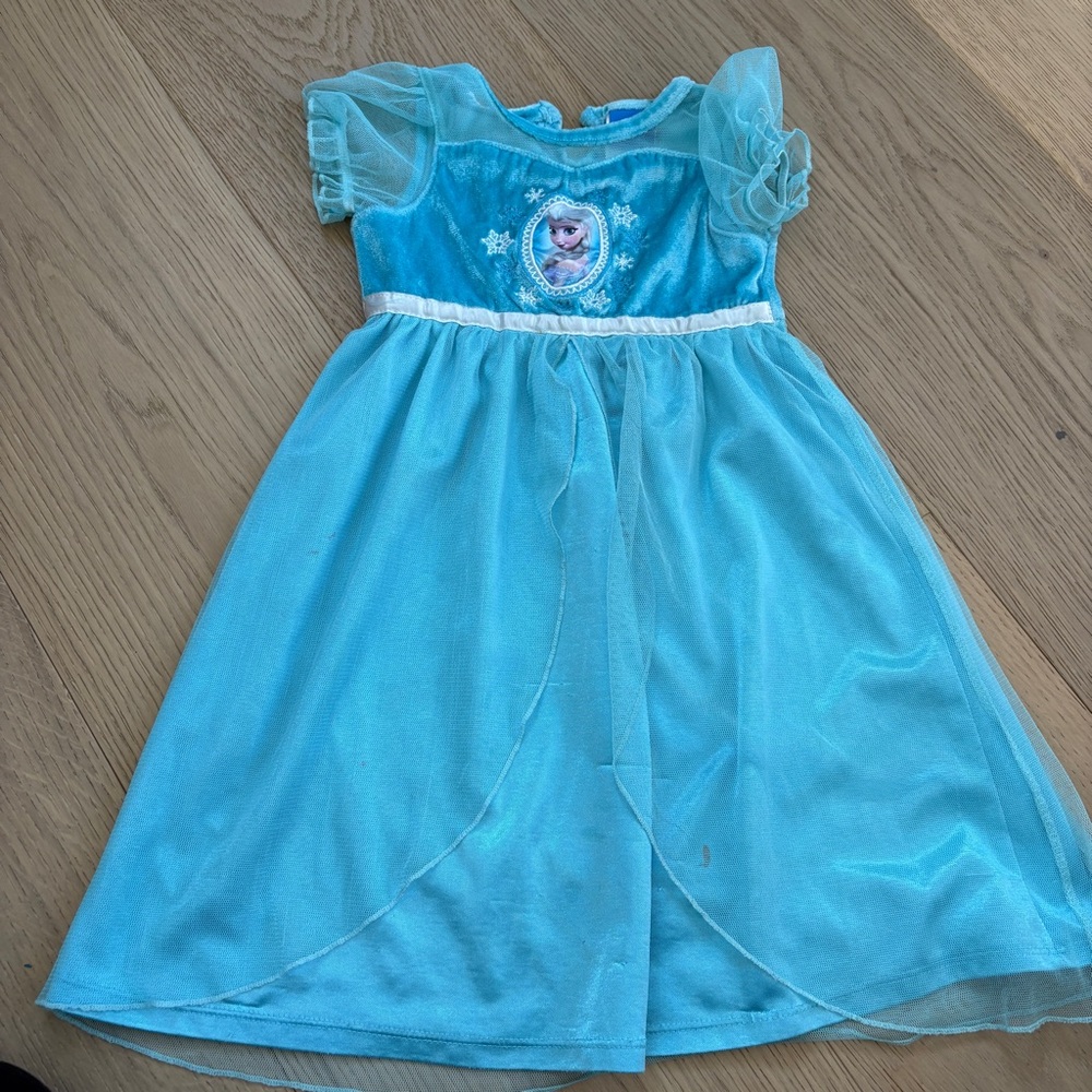 Elsa nightgown play 2T